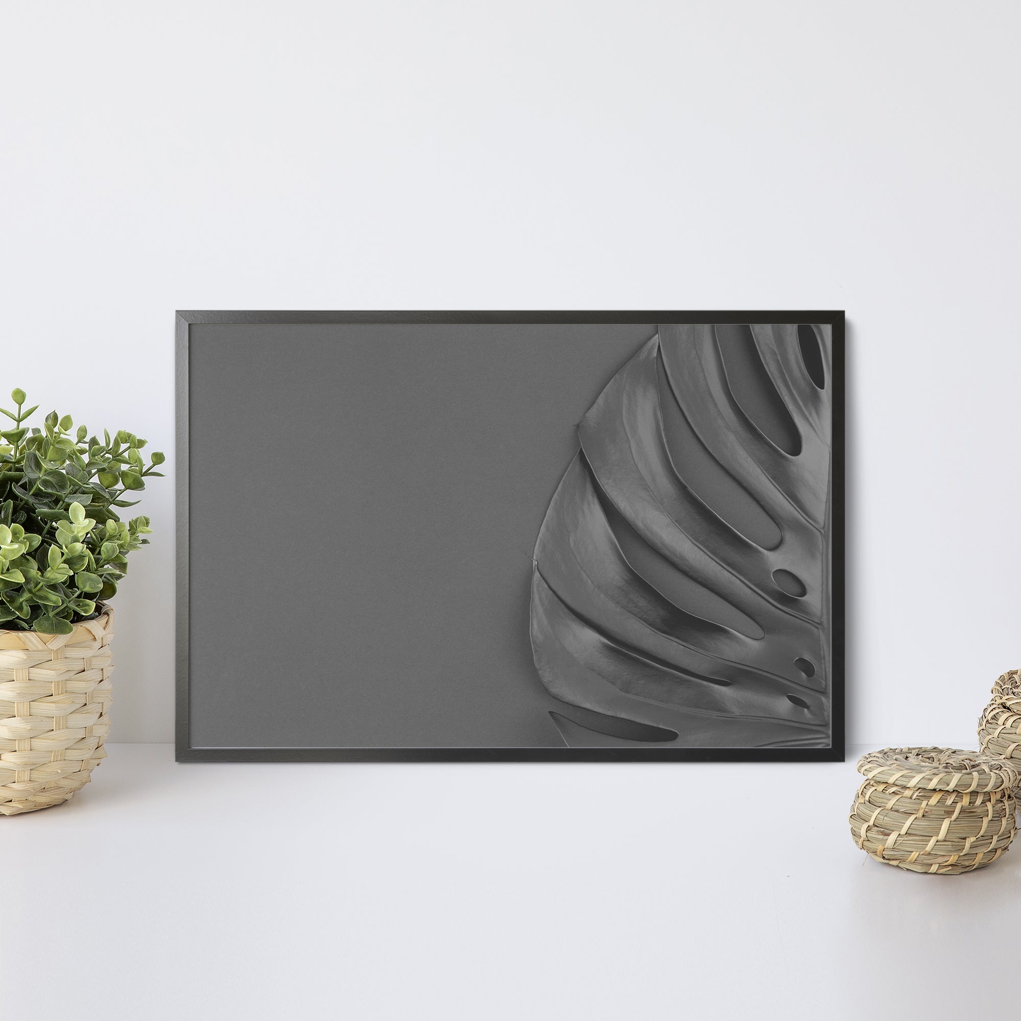 Foto obraz w ramie - Koncept, czarna monstera (czarny) - Gallart.pl